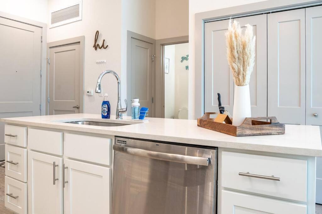 Beautiful Riverwalk Apt With Full Amenities, King Bed & Free Parking San Antonio Exterior foto